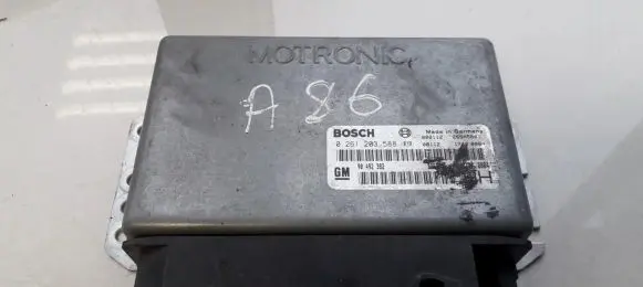 Opel Omega B1 Engine control unit/module 0261203588 90492382