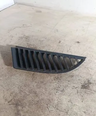 Mitsubishi Colt Front bumper upper radiator grill MN127773