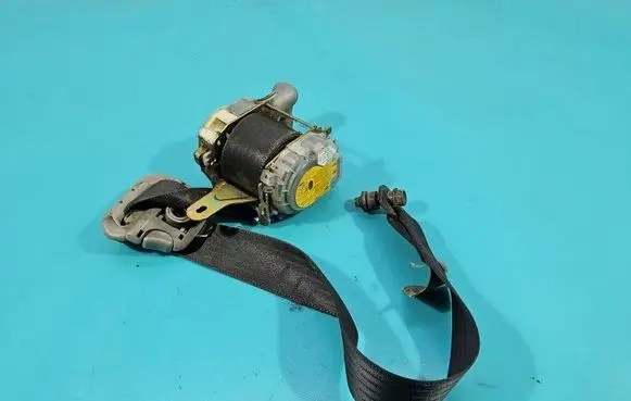 Toyota RAV 4 (XA20) Front seatbelt 7L08040P IMPRK1592220