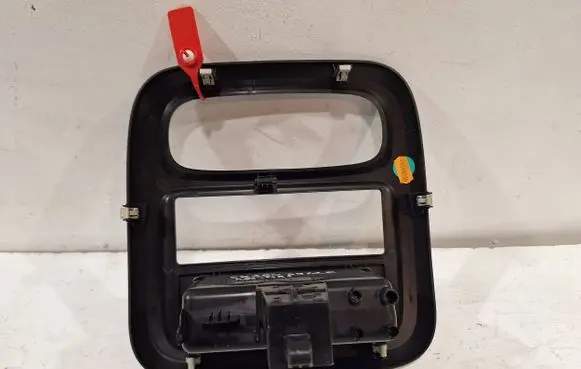 Renault Trafic III (X82) Dash center speaker frame 682603912R