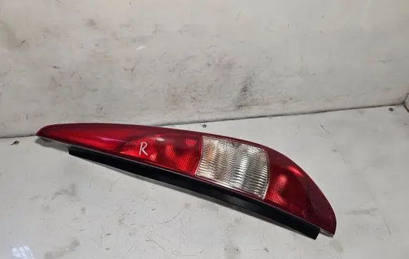 Ford Mondeo Mk III Rear/tail lights 1S7113404C