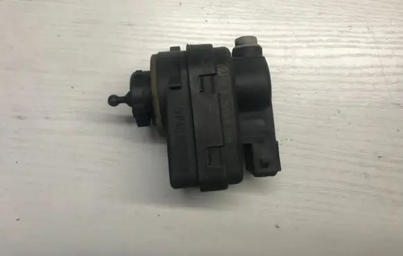 Land Rover Freelander Headlight level adjustment motor 