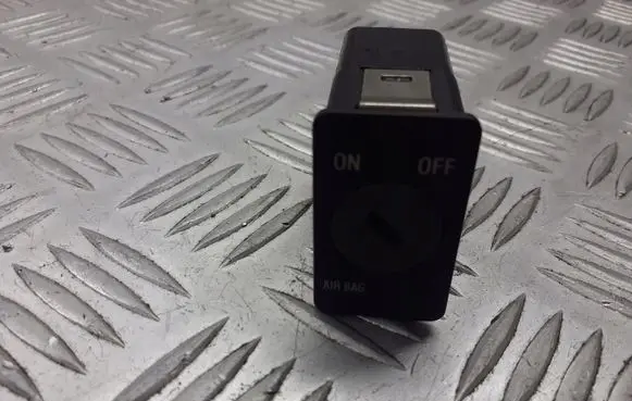 Chevrolet Aveo Passenger airbag on/off switch 