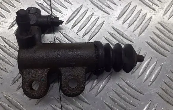 Mitsubishi Grandis Clutch slave cylinder 