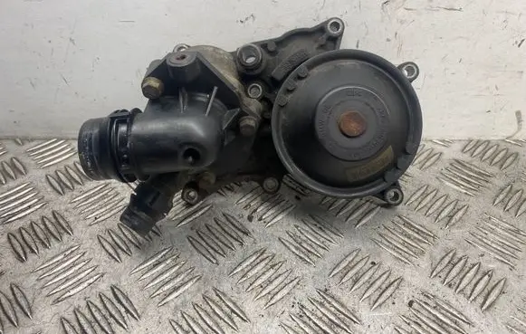 BMW 3 F30 F35 F31 Water pump 8507326