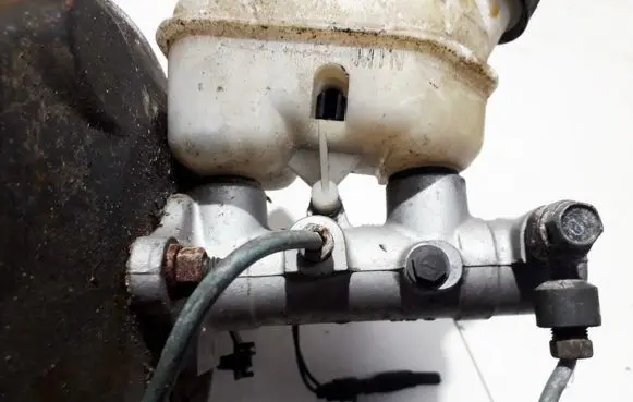 KIA Carens I Master brake cylinder