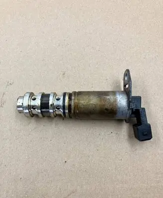 BMW 1 E81 E87 Camshaft vanos timing valve 13151279 7584115