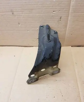 Volkswagen Eos Fender mounting bracket 1Q0821135
