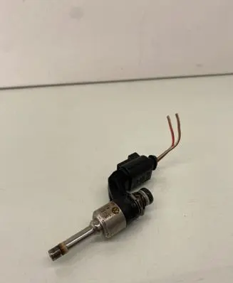 Audi A1 Fuel injector 03C906036M
