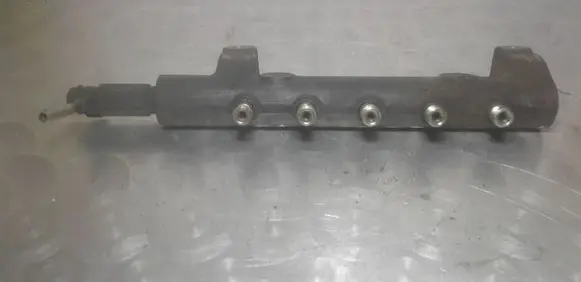 Nissan X-Trail T30 Fuel main line pipe