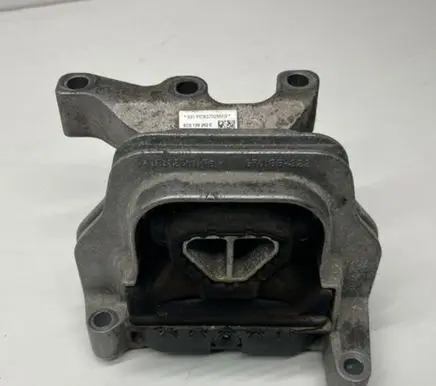 Skoda Fabia Mk3 (NJ) Engine mount bracket 6C0199262E 07052018