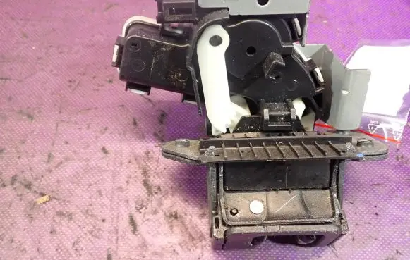 Mazda 2 Tailgate/trunk/boot lock/catch/latch C6728
