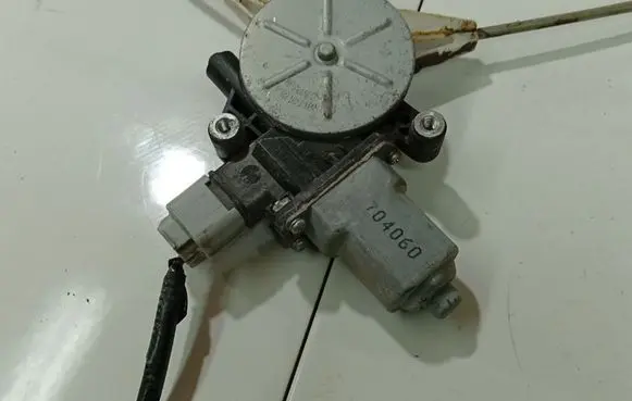 Honda FR-V Rear door window regulator motor 704060
