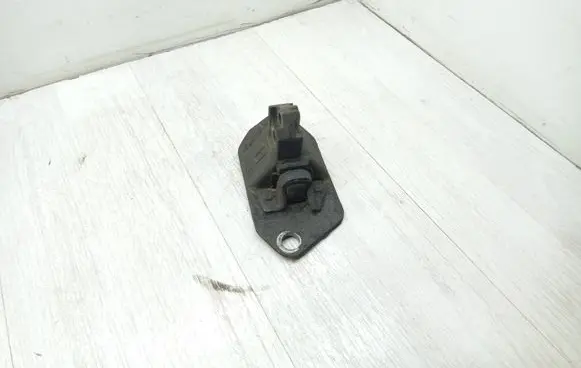 Volvo V70 Engine mount bracket 8624757