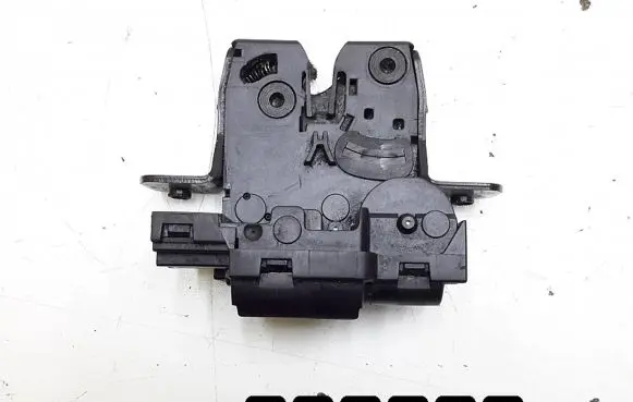 Nissan Qashqai Tailgate/trunk/boot lock/catch/latch 90502av78e