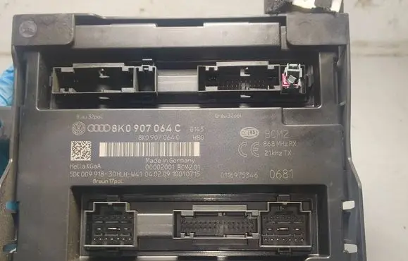 Audi A5 8T 8F Comfort/convenience module 8K0907064C 00002001