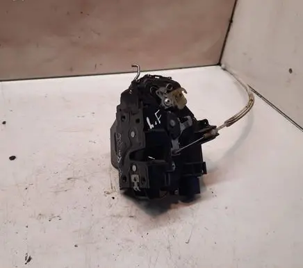 Audi A6 S6 C5 4B Front door lock 4D1837015