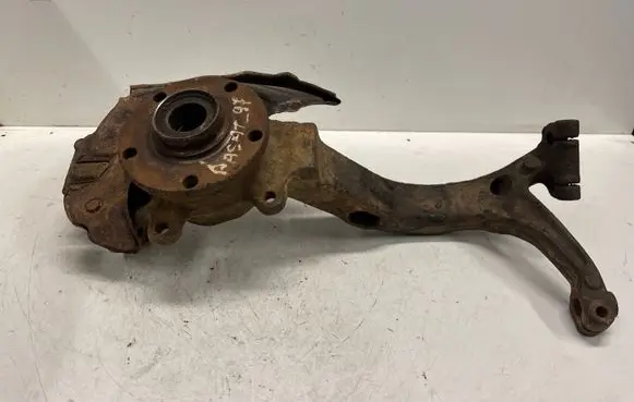 Volkswagen PASSAT B5 Front wheel hub