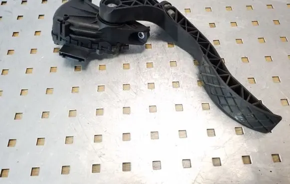 Audi A4 S4 B7 8E 8H Accelerator throttle pedal 8E1723523G