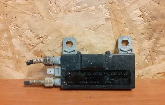 Mercedes-Benz S W140 Aerial antenna amplifier 1408202489