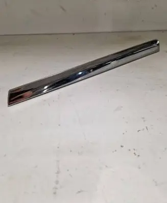 Rear bumper trim bar molding