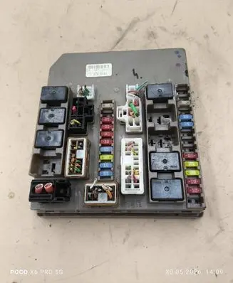 Renault Clio III Fuse module 674654A