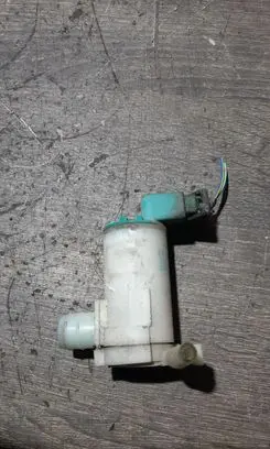 Nissan X-Trail T30 Windscreen/windshield washer pump 2224616A