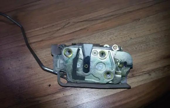 Mazda 323 Front door lock