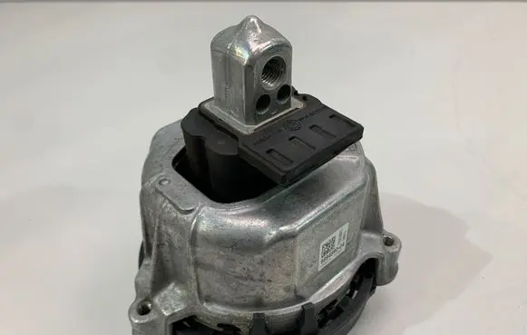 BMW 5 G60 G61 Engine mount vacuum valve 9894890