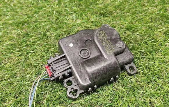 Ford Fusion II Air flap motor/actuator DG9H19E616CA