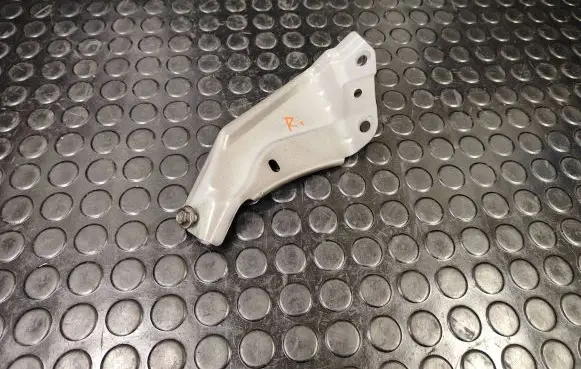 Citroen C4 Aircross Fender mounting bracket