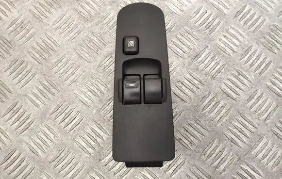 Mitsubishi Colt Electric window control switch 8608A179