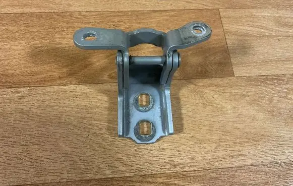 Opel Insignia A Rear door lower hinge ES03A046574