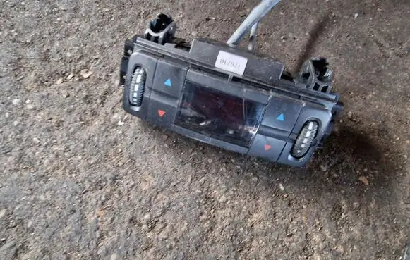 Mercedes-Benz E W211 Climate control unit 2118300285