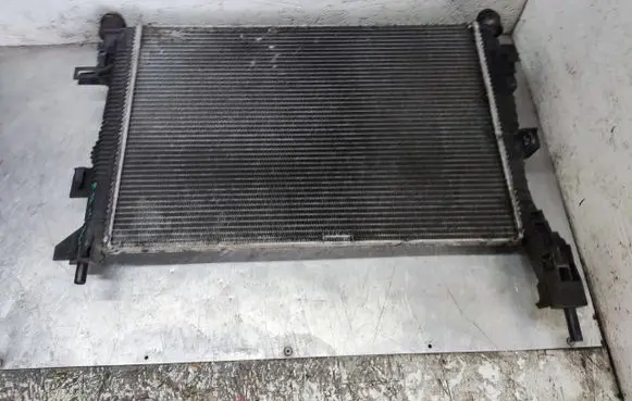 Ford Focus C-MAX Coolant radiator BV61-8005-B