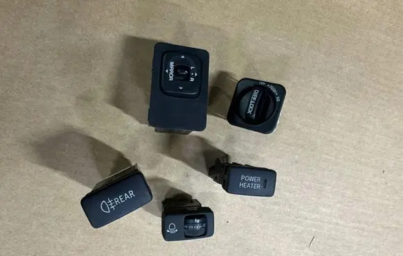 Toyota Land Cruiser (J150) Tailgate/trunk/boot open switch 