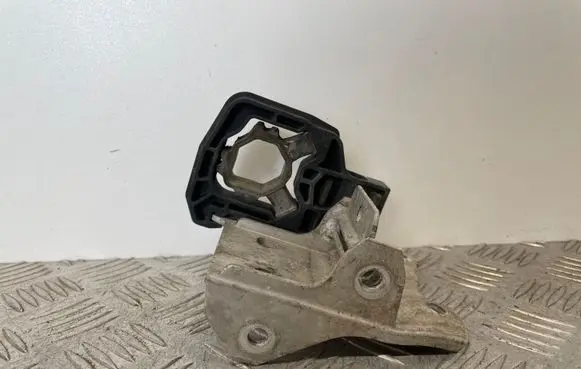 BMW 5 F10 F11 Radiator mount bracket 7186514