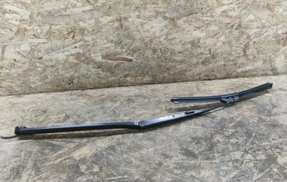 Infiniti G35 Front wiper blade arm B60LA1