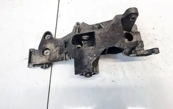 Volkswagen PASSAT B5.5 Engine mounting bracket 038903143AE