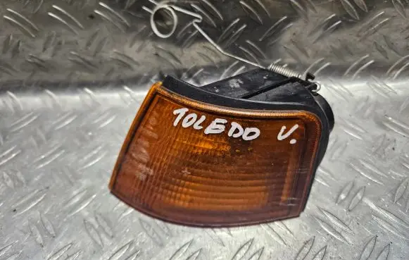 Seat Toledo I (1L) Front indicator light 961591