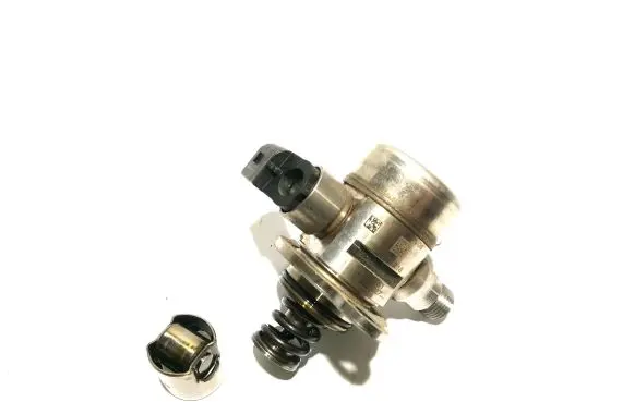 Audi Q2 - Fuel injection high pressure pump 06E127027 1729451 02524