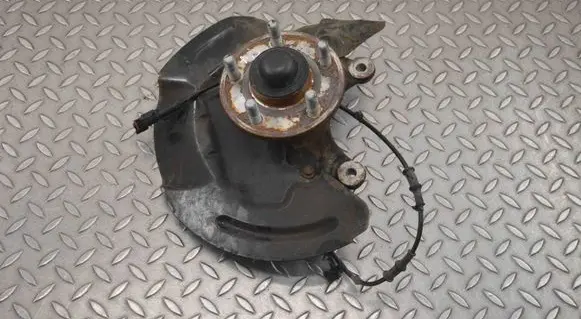 Ford Mustang VI Front wheel hub FR3C3107A