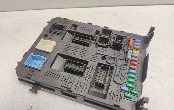 Peugeot Partner Fuse module 9812189480 282901103 25994246