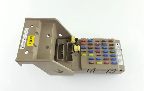 Subaru Impreza II Fuse module 82201FG010 KL4743