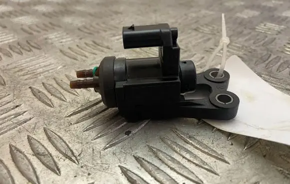 BMW 3 G20 G21 Vacuum valve 8570591