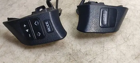 Lexus IS 220D-250-350 Steering wheel buttons/switches 75B458
