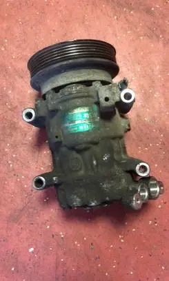 Renault Clio II Air conditioning (A/C) compressor (pump) 8200315744