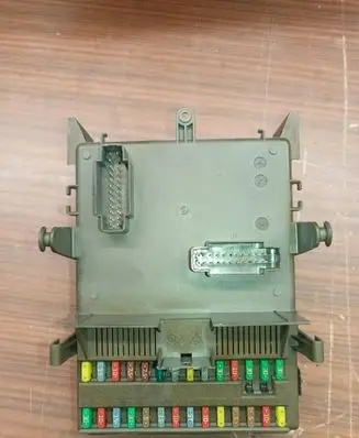 Renault Espace IV Fuse module 8200371619