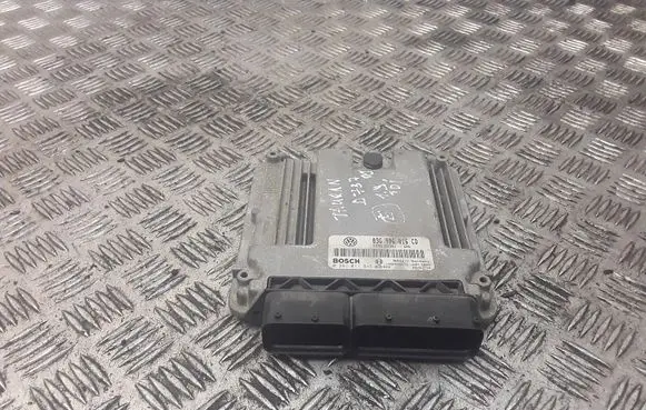 Volkswagen Touran I Engine control unit/module 03G906016CD 0281011945
