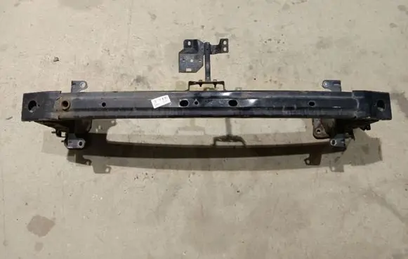Mazda 5 Front bumper cross member